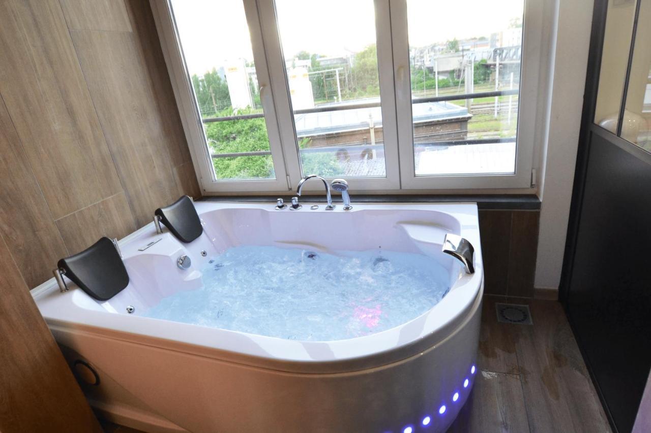 Capsule Wellness - Sauna - Balneo - Machine De Sport Privatif - Ps5 - 2 Chambres Valenciennes Ngoại thất bức ảnh